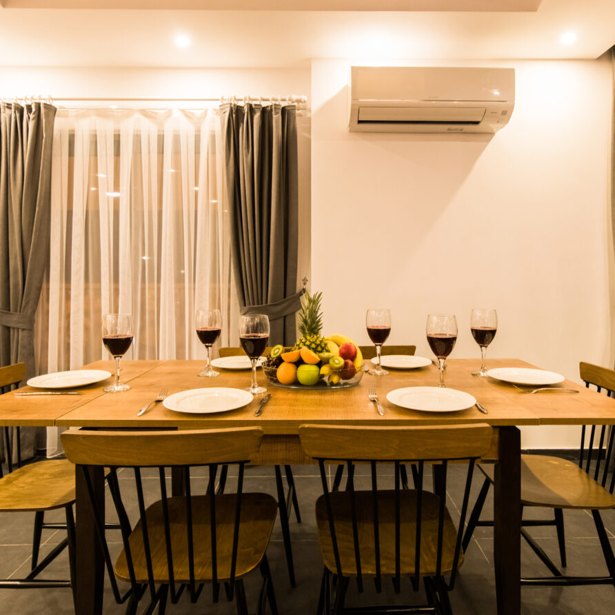 Villa-Deida-dining table