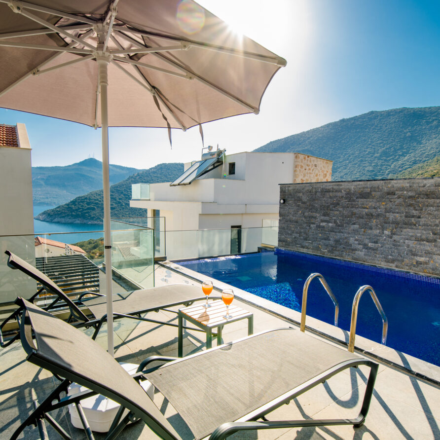 Villa-Deida-pool-side